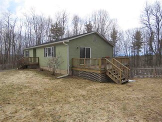 32 Ledgewood Dr, Newport, VT 05855