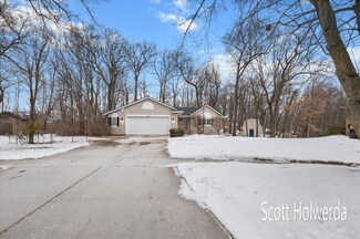 2582 Walker Woods Ct NW, Grand Rapids, MI 49544