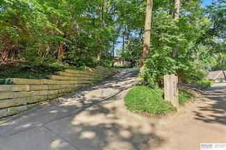 6016 Country Club Oaks Place, Omaha, NE 68152