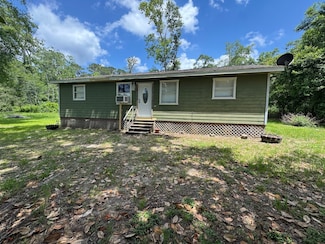 979 Hillbilly Heaven Rd, Livingston, TX 77351