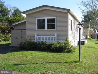 15 Red Cliff Village Ln, Upper Black Eddy, PA 18972