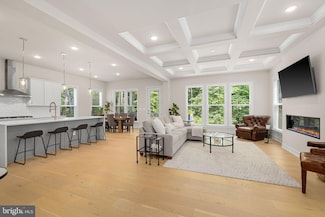 4615 Wood Glen Rd, Fairfax, VA 22032