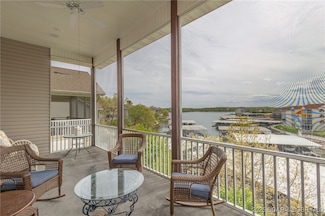 548 Lakeshore Dr, Lake Ozark, MO 65049