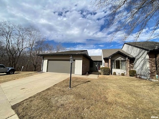 915 W Chalon Place, Peoria, IL 61614