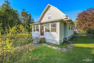 225 James St, Burlington, IL 60109