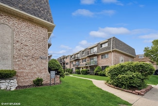 5327 N Delphia Ave Unit 327, Chicago, IL 60656