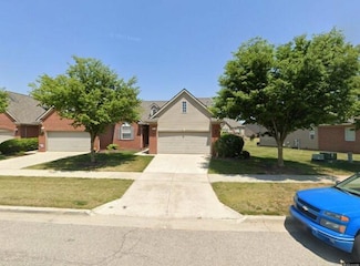 2699 Ambassador Dr, Ypsilanti, MI 48198