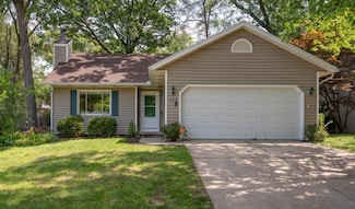 1316 Cambridge Dr SE, Grand Rapids, MI 49506