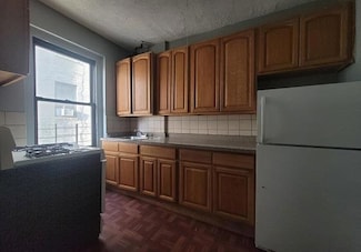 21-68 35th St Unit 3-C, Astoria, NY 11105