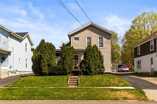 11 Sisson St, Lyons, NY 14489