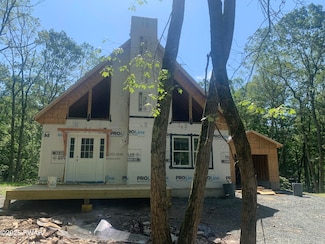 107 Longspur Ln, Blooming Grove Township, PA 18428