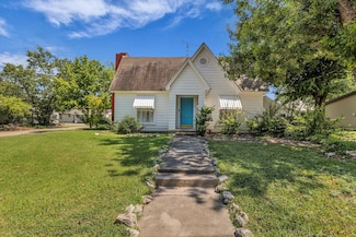 1002 W 3rd St, Clifton, TX 76634