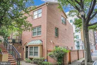 4225 N Carlin Springs Rd, Arlington, VA 22203