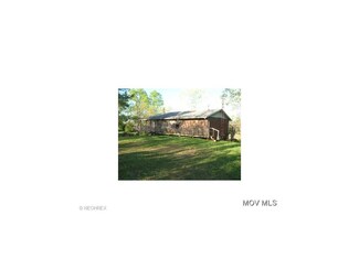 35 Paul St, Washington, WV 26181
