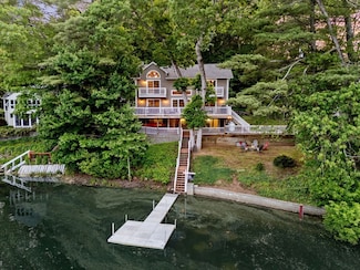 72 S Shore Dr, Sturbridge, MA 01566