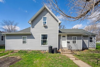 604 1st St, Traer, IA 50675