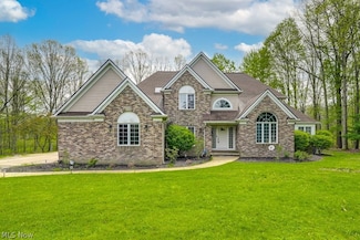 6445 Suzanne Ln, Solon, OH 44139