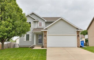 209 N 17th St, Indianola, IA 50125