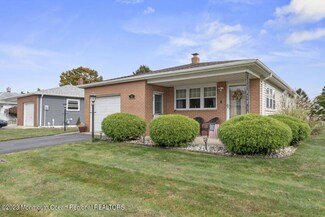 13 San Juan Ct, Toms River, NJ 08757