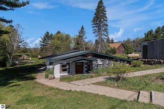811 Willard Dr, Luther, MI 49656