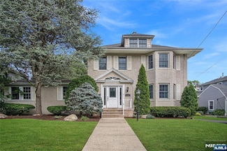 830 Summit Ave, River Edge, NJ 07661