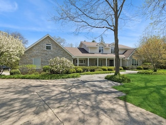 681 Halligan Cir, Lake Forest, IL 60045
