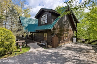3206 Falling Leaf Way, Pigeon Forge, TN 37863