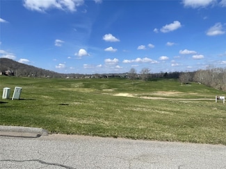 26 Woodridge Dr, Mineral Wells, WV 26150