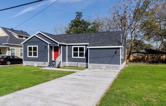 4555 Redbud St, Houston, TX 77051