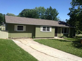 242 Greenwood Dr, Churubusco, IN 46723