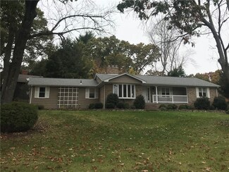 479 Gauvin Dr, Warwick, RI 02886