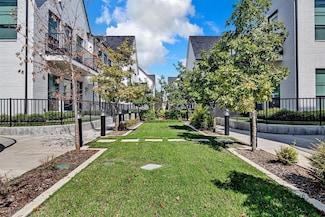 123 Garden Ct E, Arlington, TX 76010