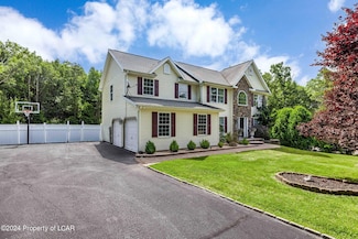 33 Colony Dr, Hazleton, PA 18202