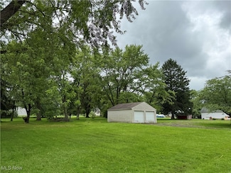 5124 Brunswick Dr, Vienna, OH 44473