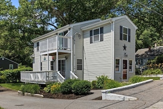 45 Maplewood Ave, Tyngsboro, MA 01879