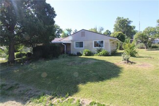 225 E 13th St, Horton, KS 66439