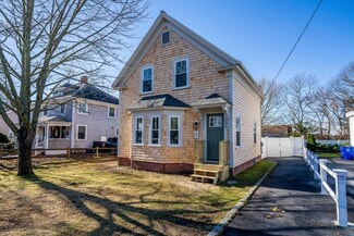 29 Lincoln Ave, Buzzards Bay, MA 02532