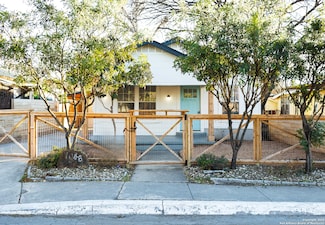 1046 Lombrano St, San Antonio, TX 78207