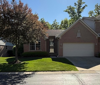 23664 W Lake Cir, Brownstown Township, MI 48183