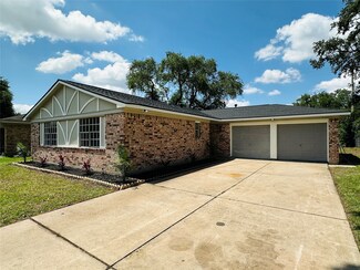 8915 Glen Shadow Dr, Houston, TX 77088