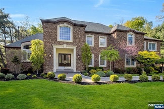 300 Skyridge Rd, Franklin Lakes, NJ 07417