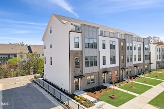 2722 Kempthorne Rd, Cary, NC 27519