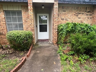114 Meadow View Dr, Cleburne, TX 76033