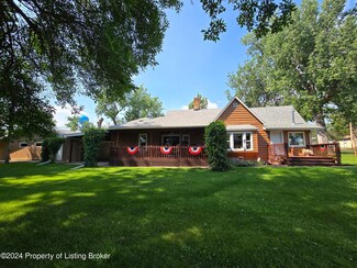 211 Dagnault Ave, Taylor, ND 58656
