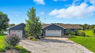 3327 Terrace Lake Rd, Crawfordsville, IA 52621