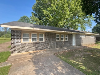 175 Pandora Dr, Columbus, MS 39702