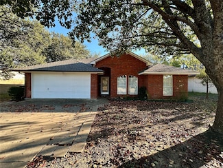 205 N Meadowview Dr, Waxahachie, TX 75165