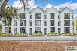 2822 Bee Rd, Savannah, GA 31404