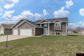 100 100 Foxfire Dr, Mankato, MN 56001