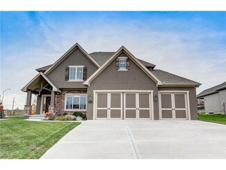 9131 N Walrond Ct, Kansas City, MO 64156